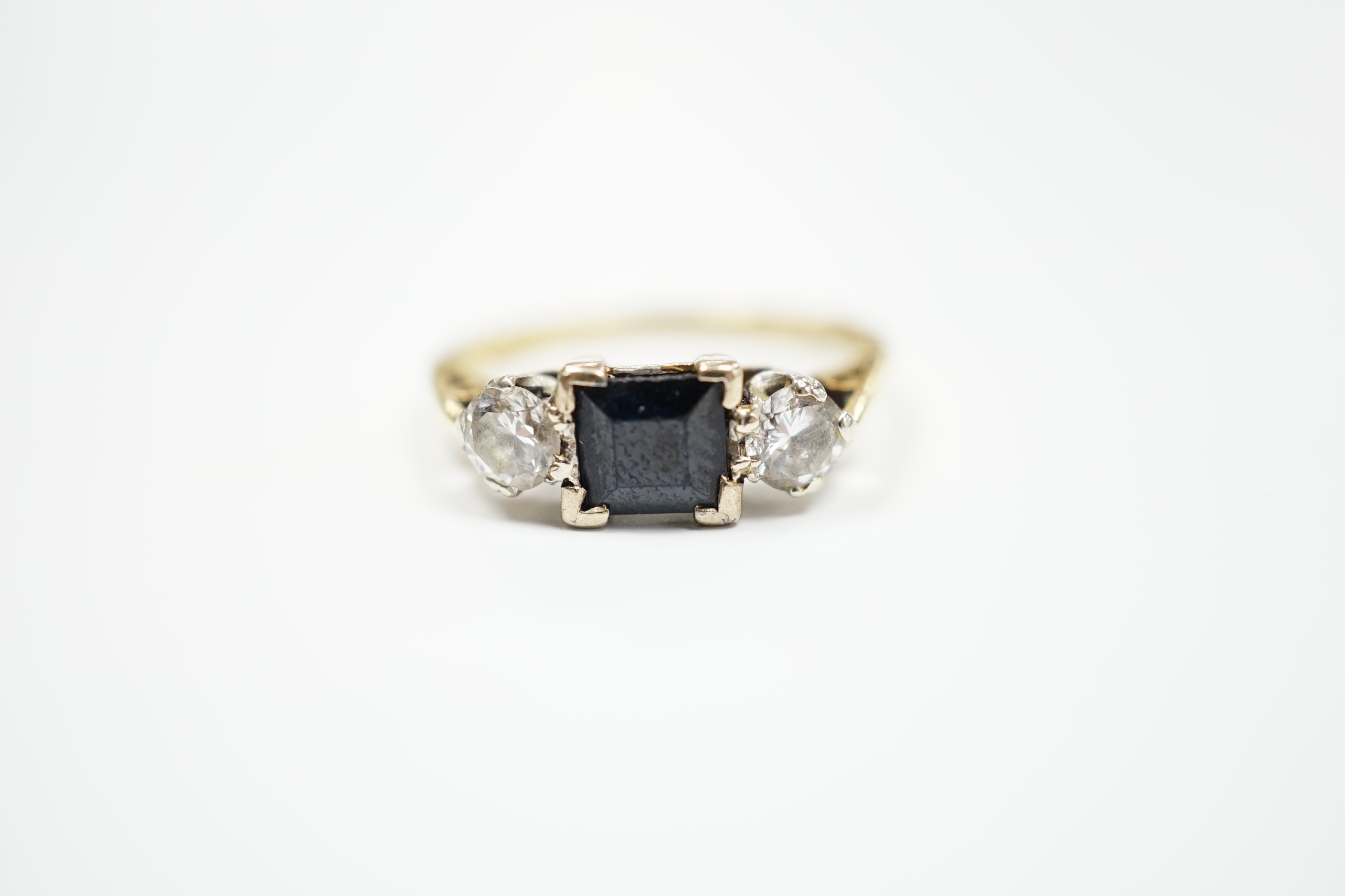 An 18ct gold, single stone sapphire and two stone diamond set ring, size O/P, gross weight 3.3 grams.